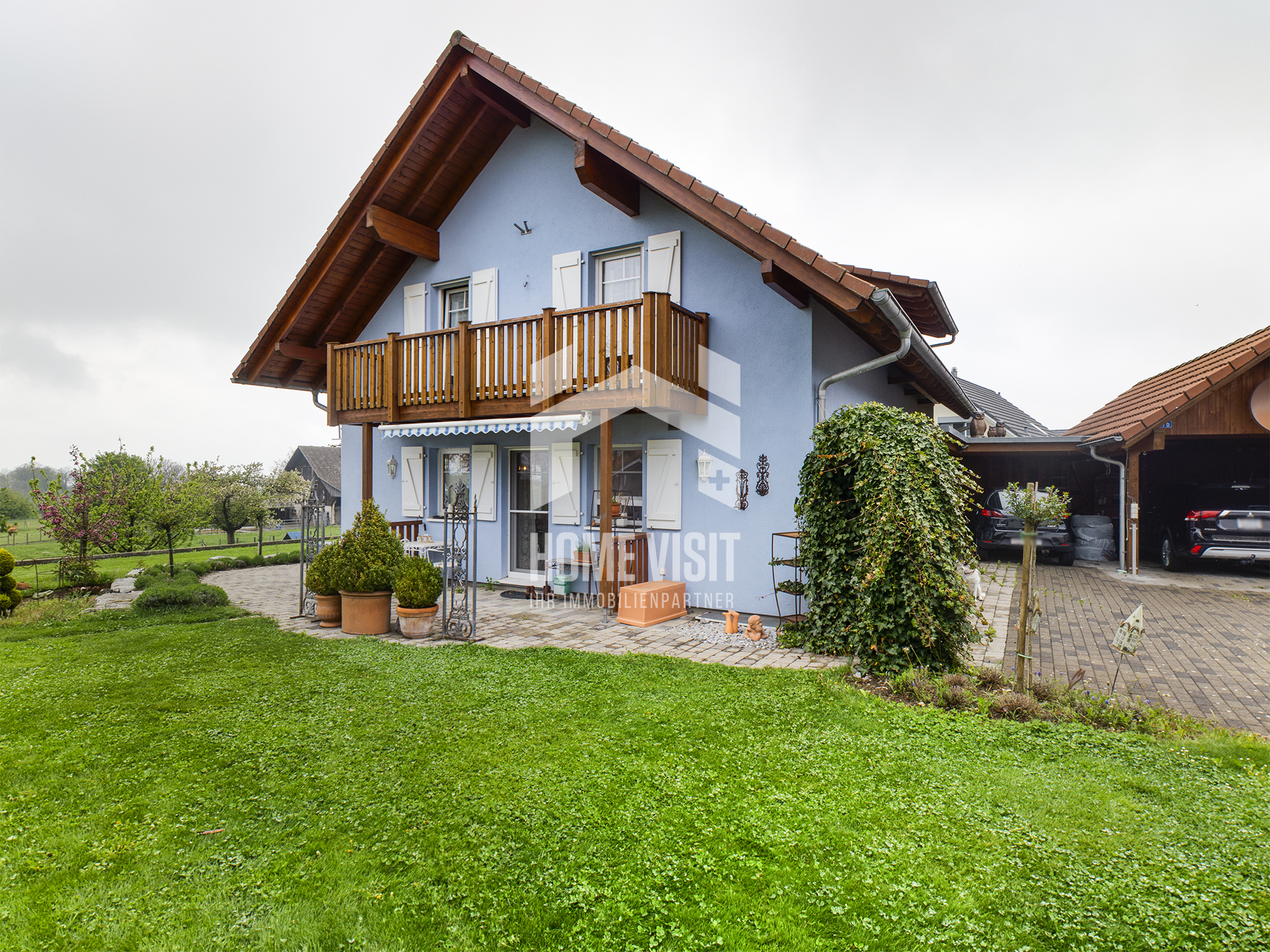 Einfamilienhaus mit Balkon und Garten