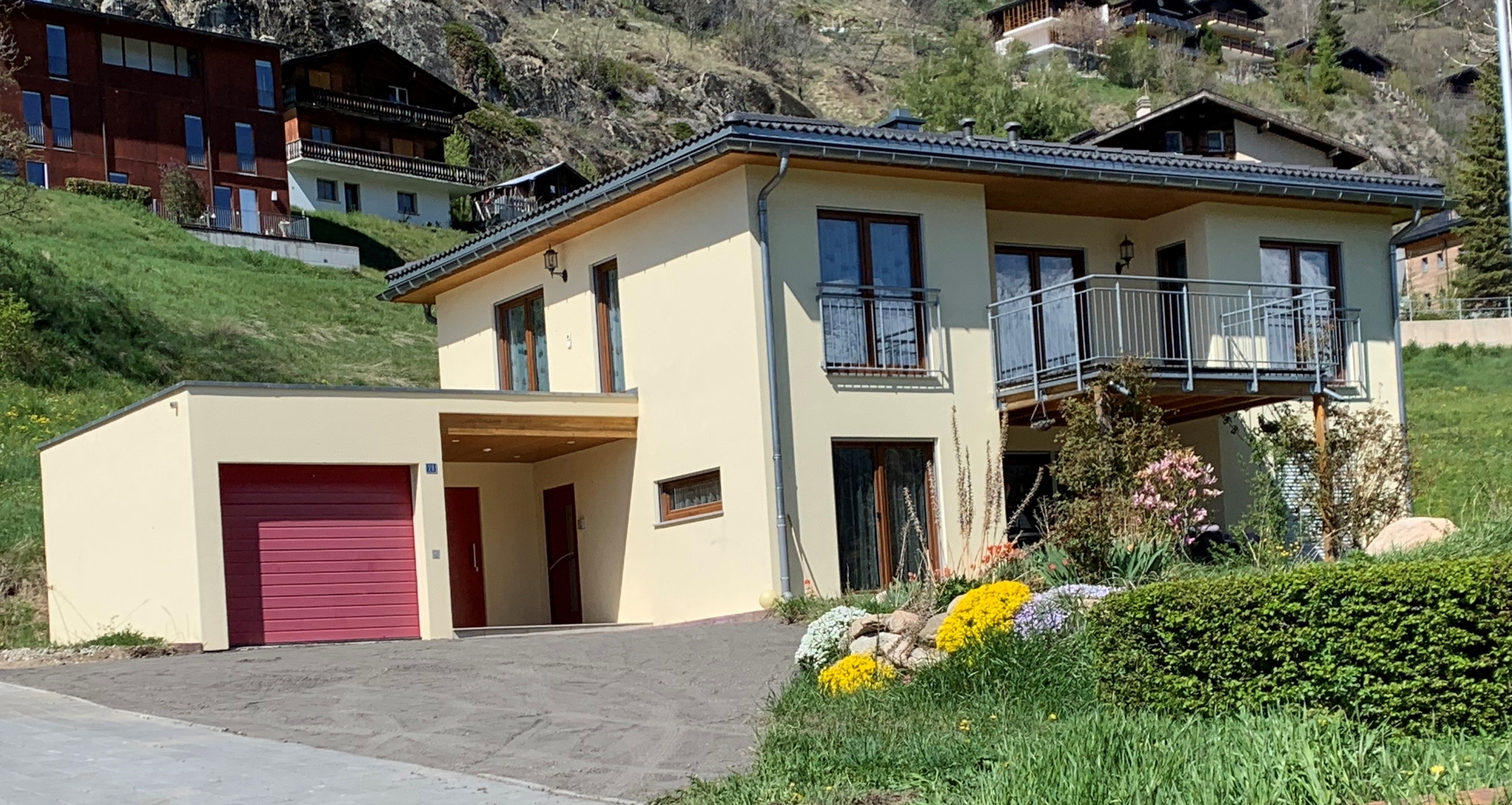 Freistehendes Haus am Hang