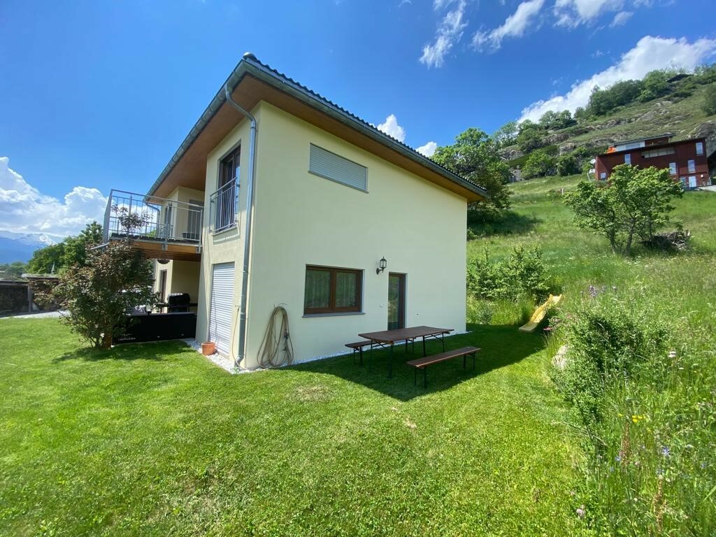 Haus mit Garten und Berglage