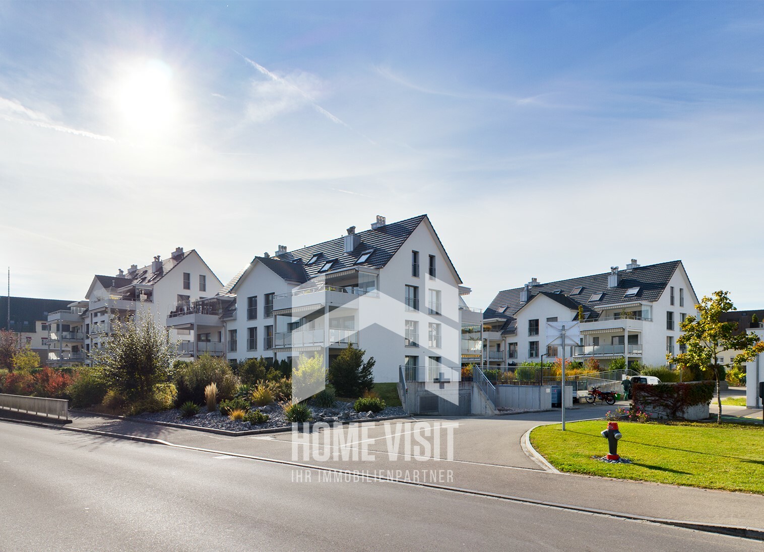 Moderne Wohnanlage mit Giebeldach