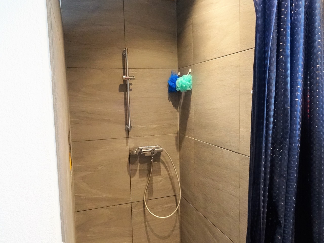 Moderne begehbare Dusche