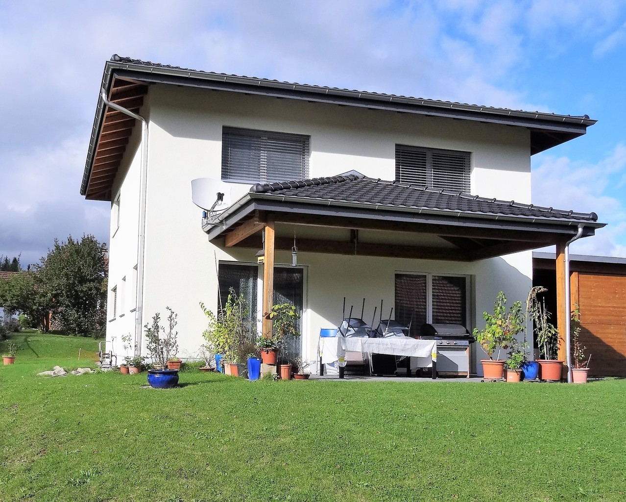 Einfamilienhaus mit Terrasse und Garten