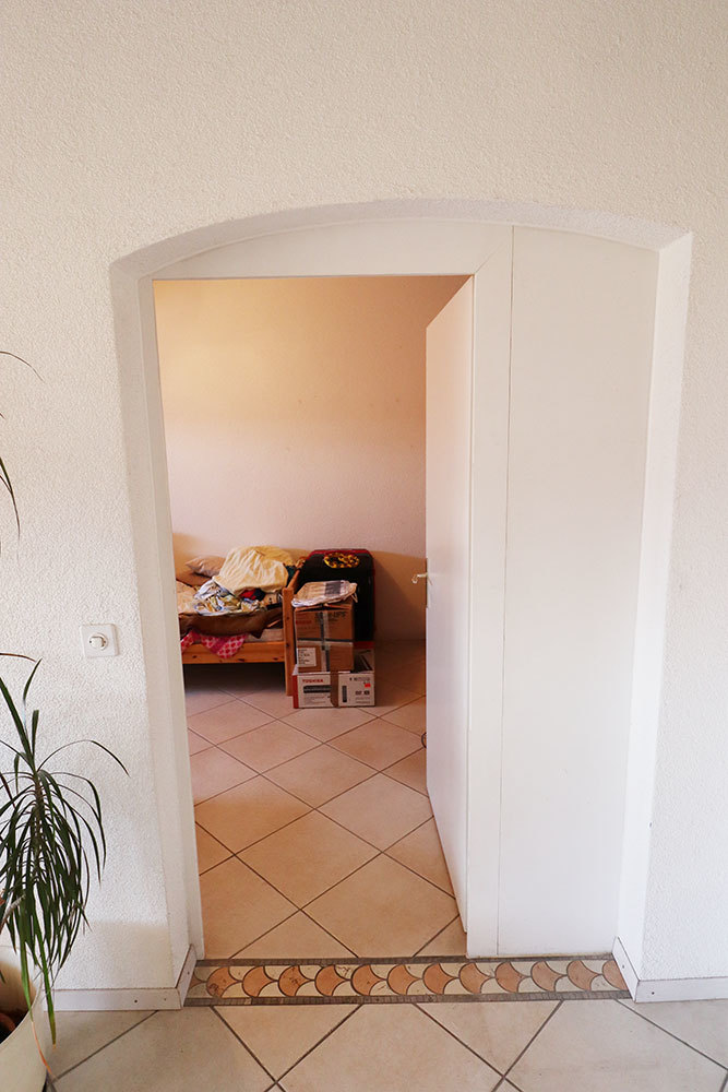 Eingangsbereich mit Durchgang zum Schlafzimmer