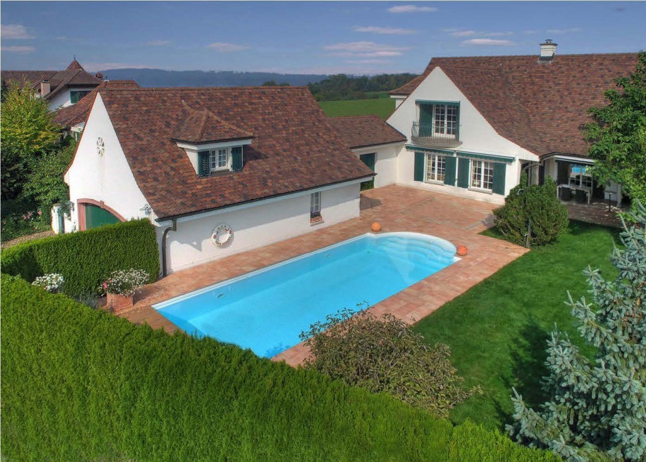 Villa mit Pool und Garten