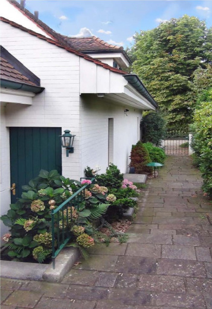 Hauszugang mit Gartenweg