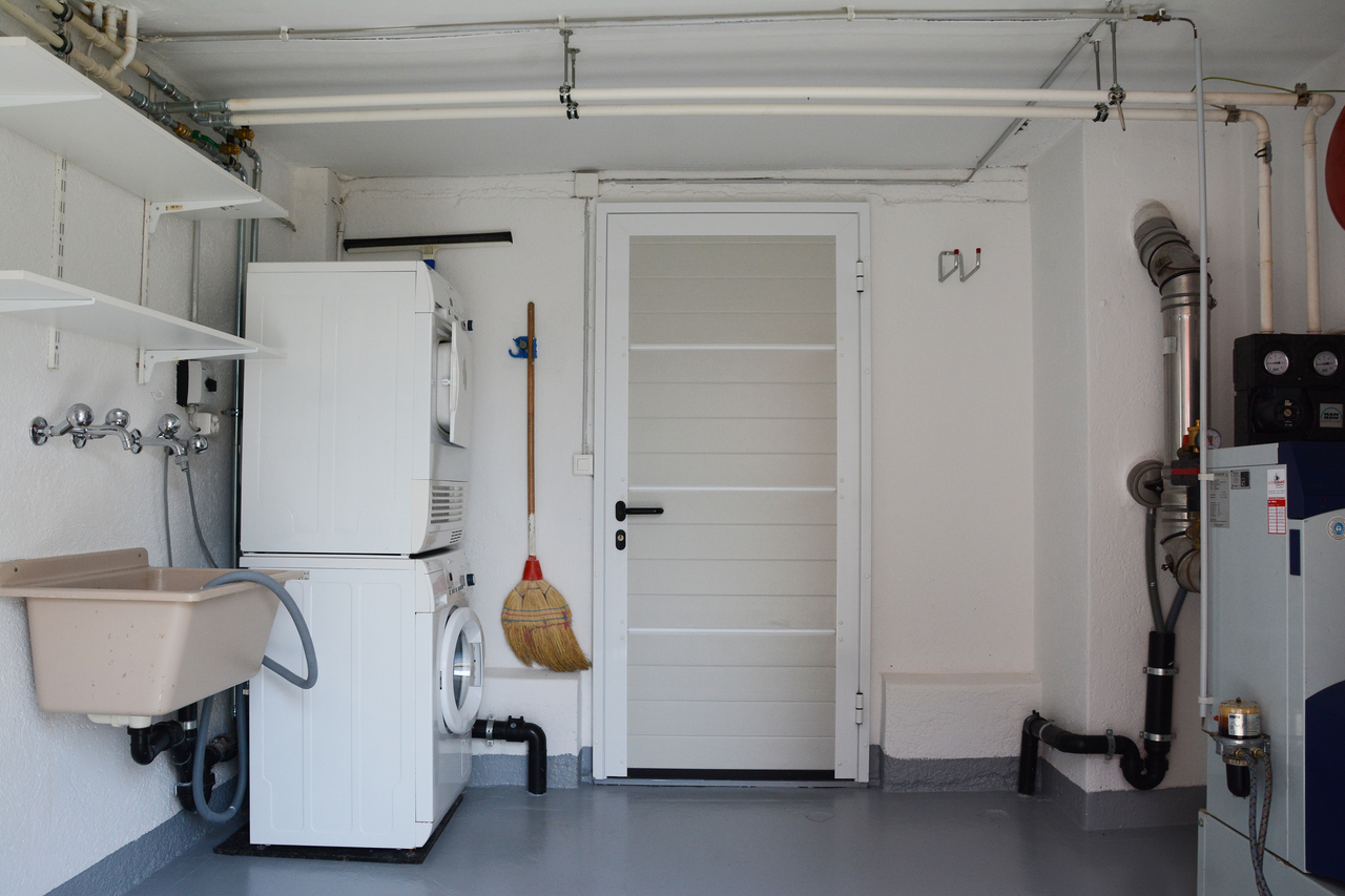 Hauswirtschaftsraum mit Technikinstallation