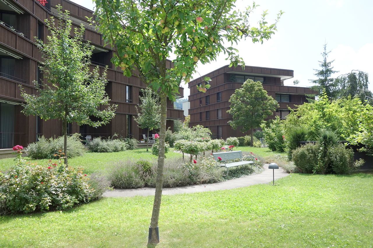 Wohnanlage mit begrüntem Innenhof