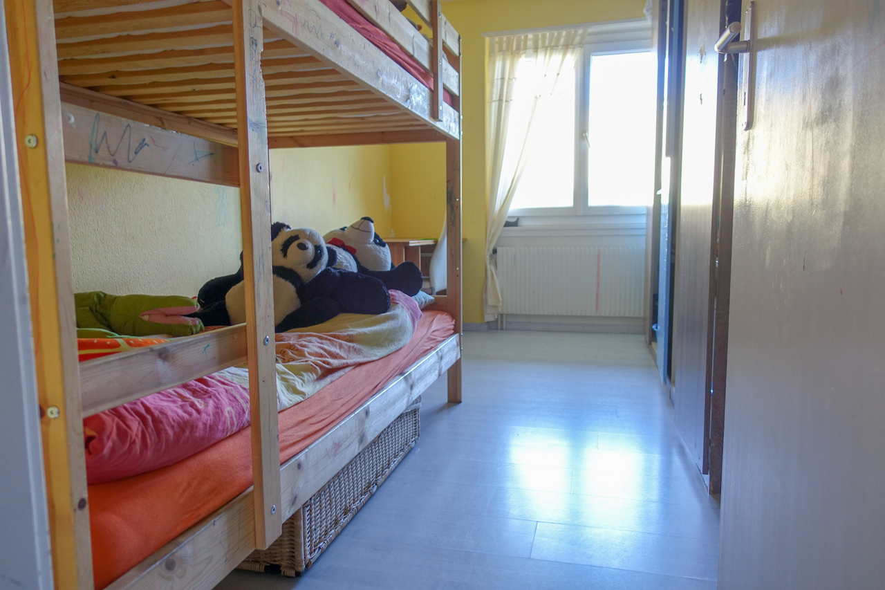 Kinderzimmer mit Etagenbett im Flurblick