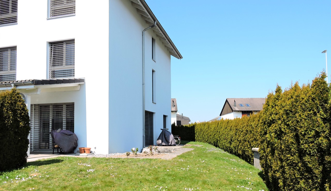 Wohnhaus mit Gartenansicht