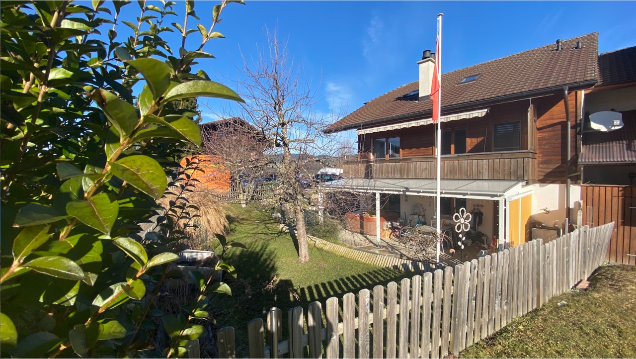 Gartenansicht eines Wohnhauses