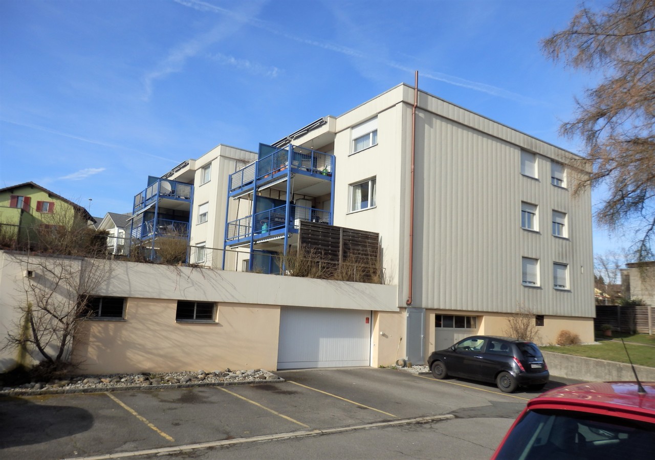 Mehrfamilienhaus mit Balkonen