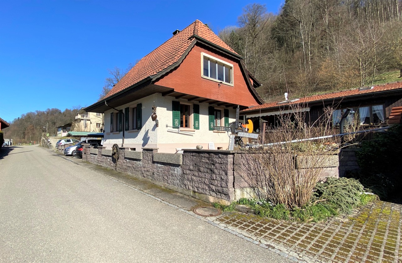 Doppelhaus im ländlich-hügeligen Umfeld