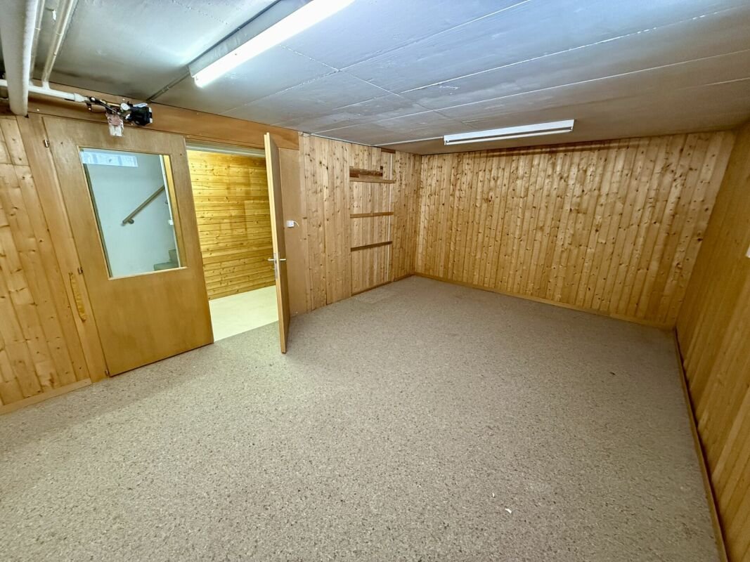 Kellerraum mit Holzverkleidung