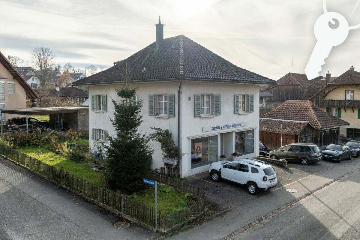 Wohnhaus mit Gewerbe im Erdgeschoss