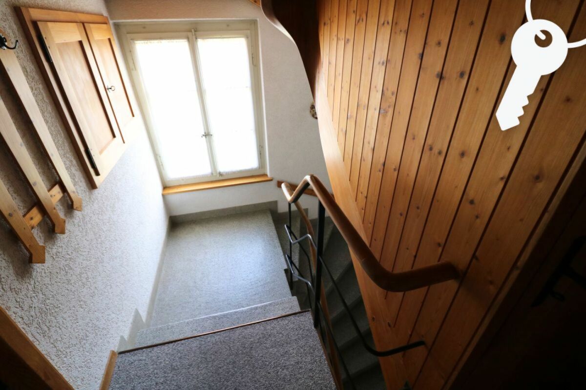 Treppenhaus mit Holzverkleidung