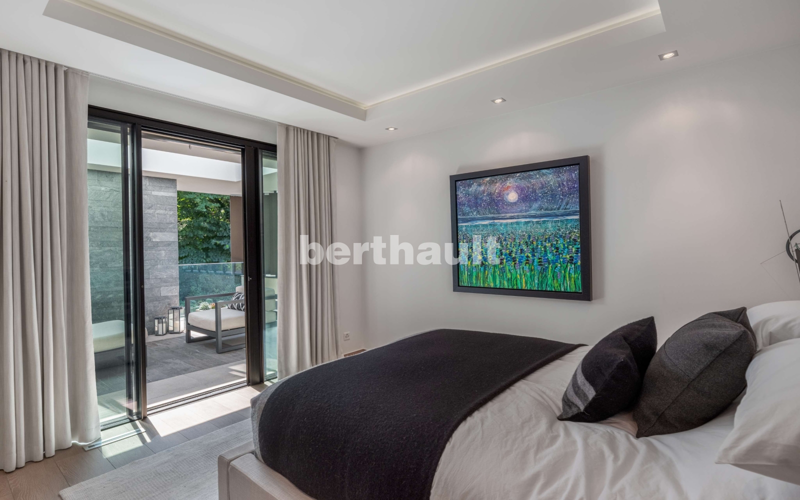 Modernes Schlafzimmer mit Terrasse