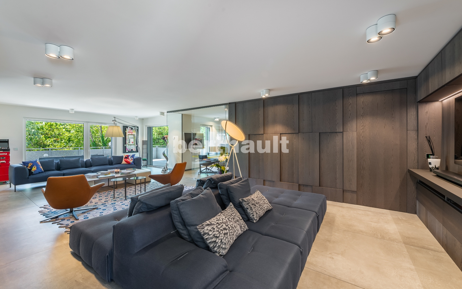 Modernes Wohnzimmer mit offener Gestaltung