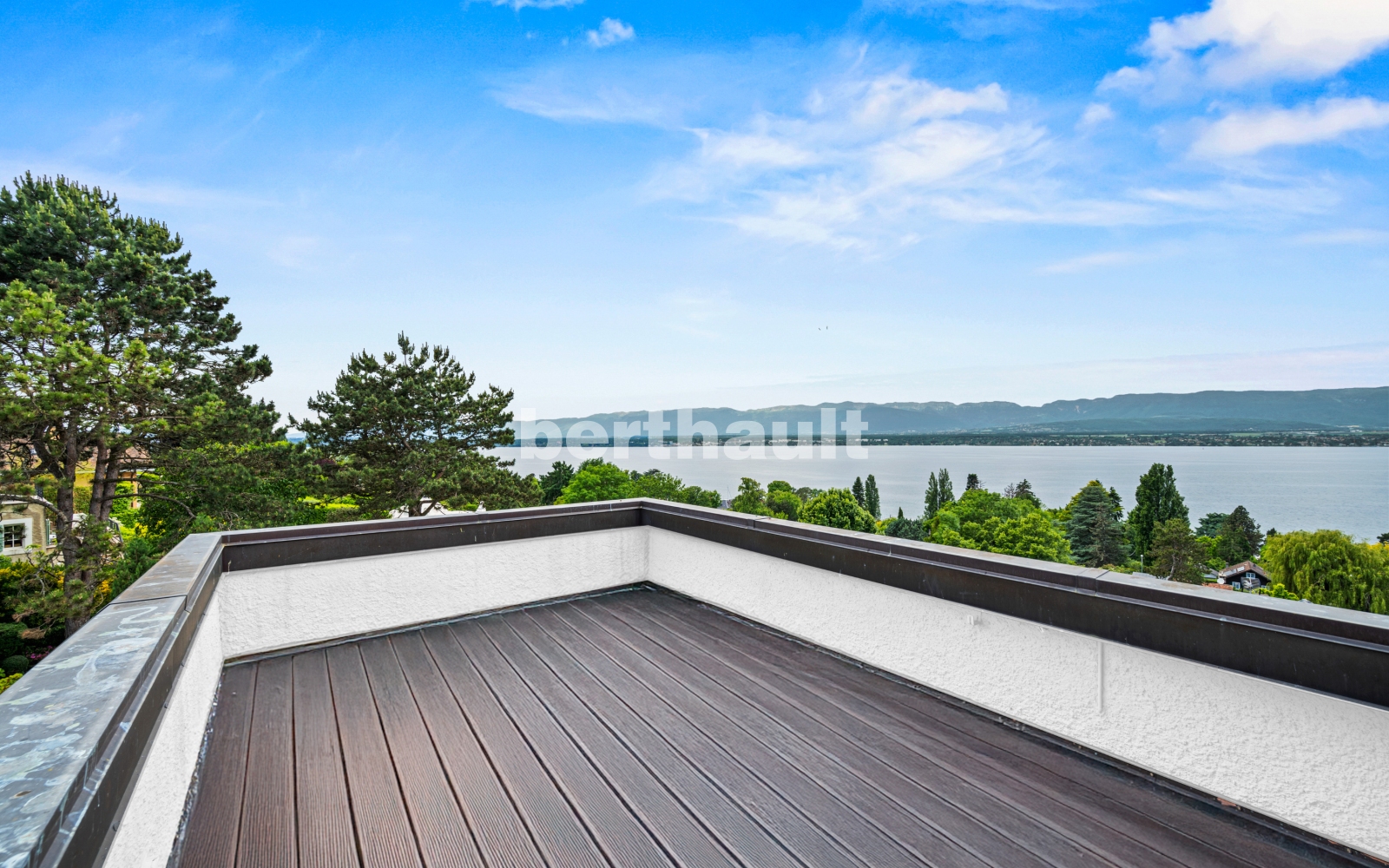 Dachterrasse mit Seeblick