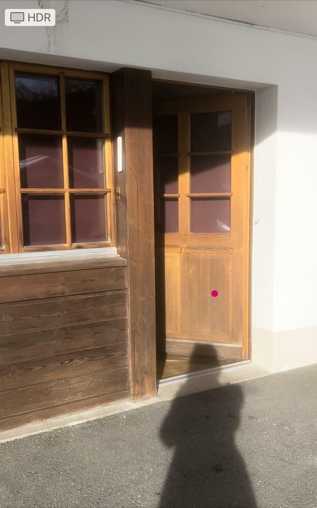 Holztür mit Fensterfront