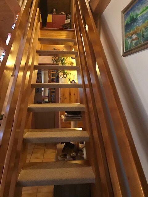 Holztreppe im Innenbereich