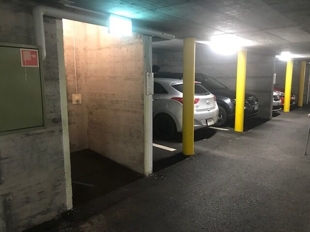 Tiefgarage mit Stellplätzen