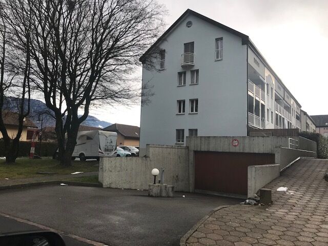 Mehrfamilienhaus mit Zufahrt und Tiefgarage