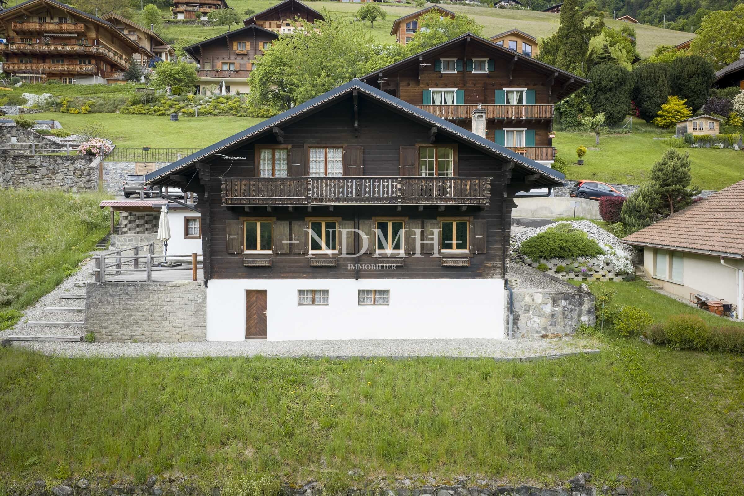 Alpines Chalet mit Hanglage