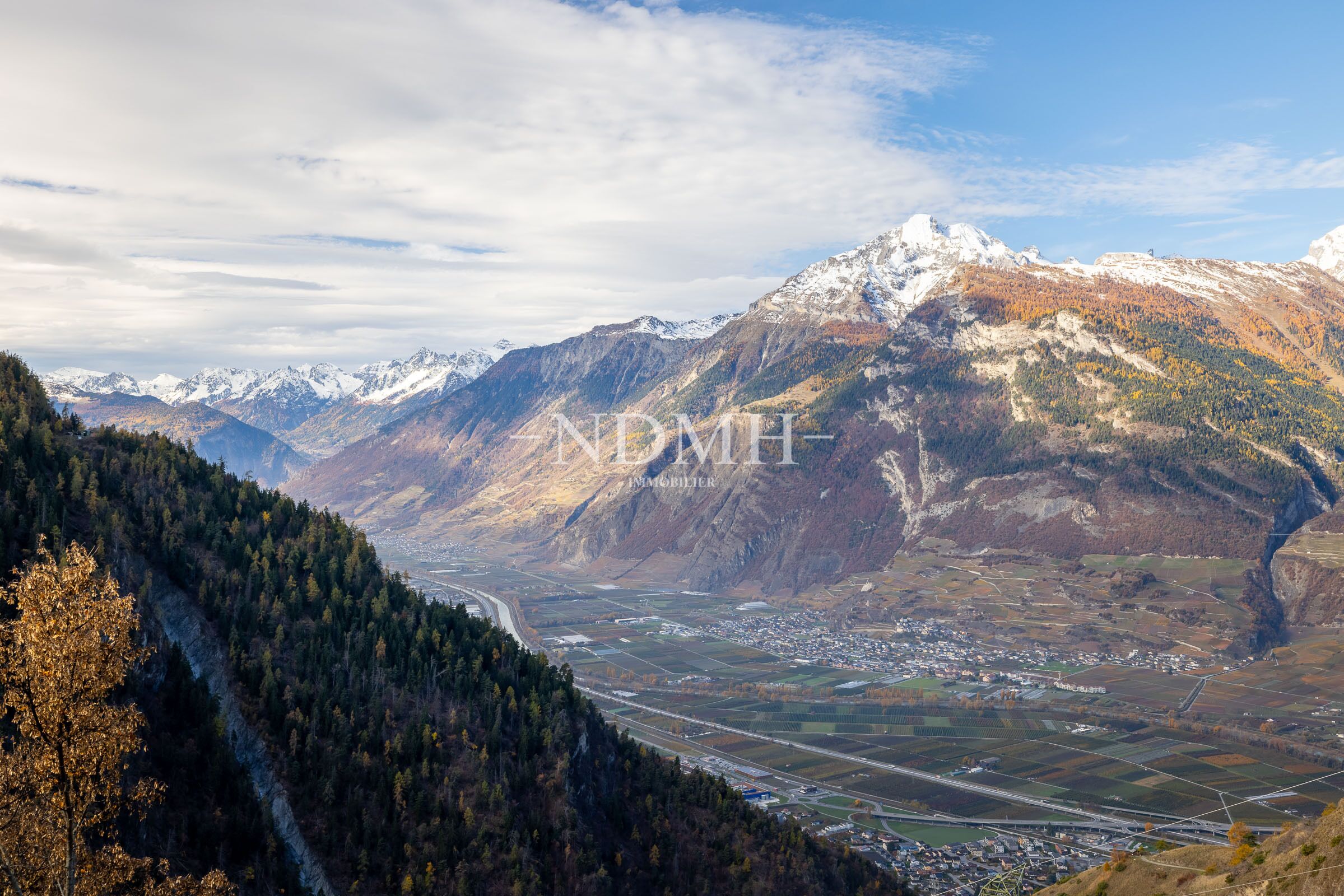 Bergpanorama mit Talblick