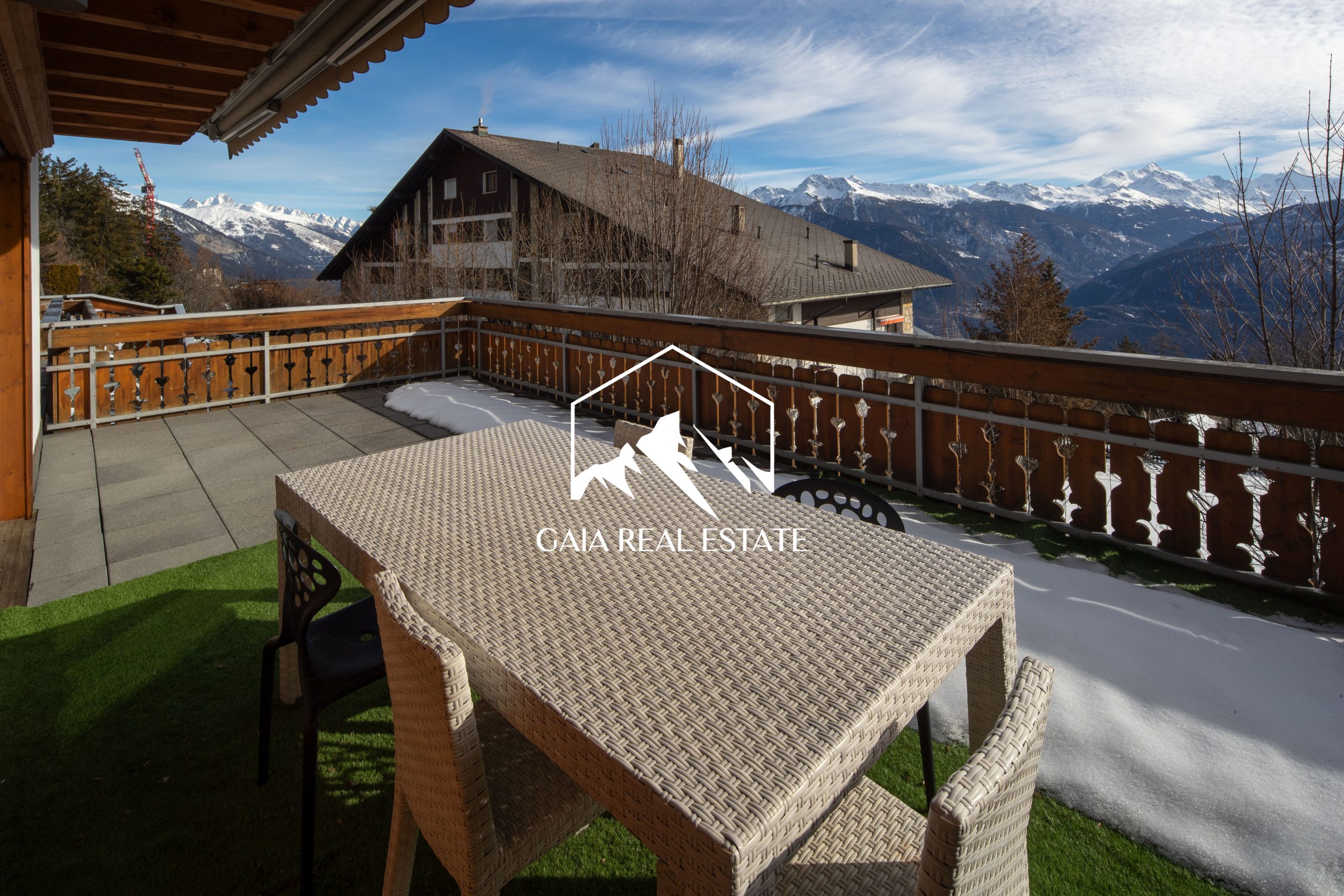 Balkon oder Terrasse mit Bergblick
