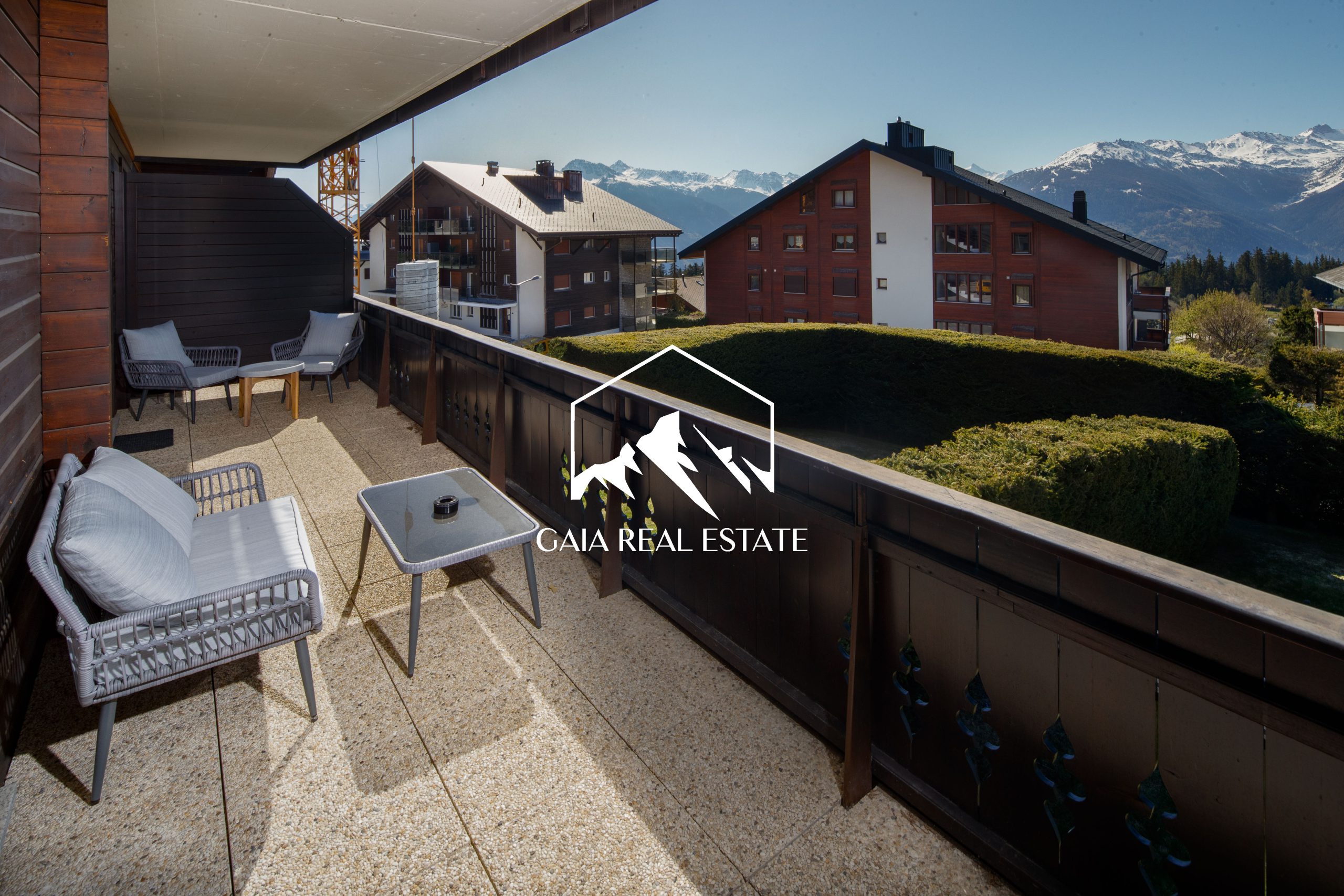Balkon mit Bergblick