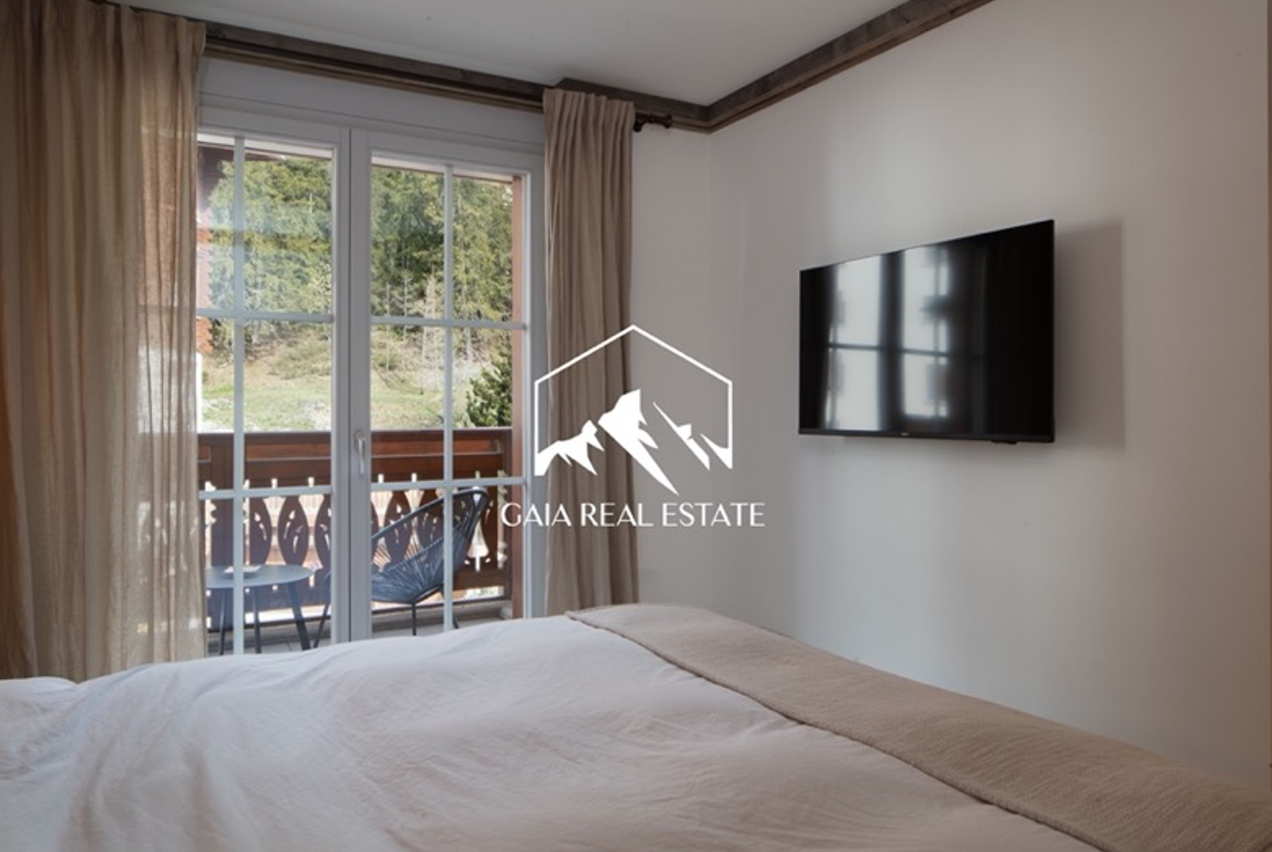 Schlafzimmer mit Balkonblick
