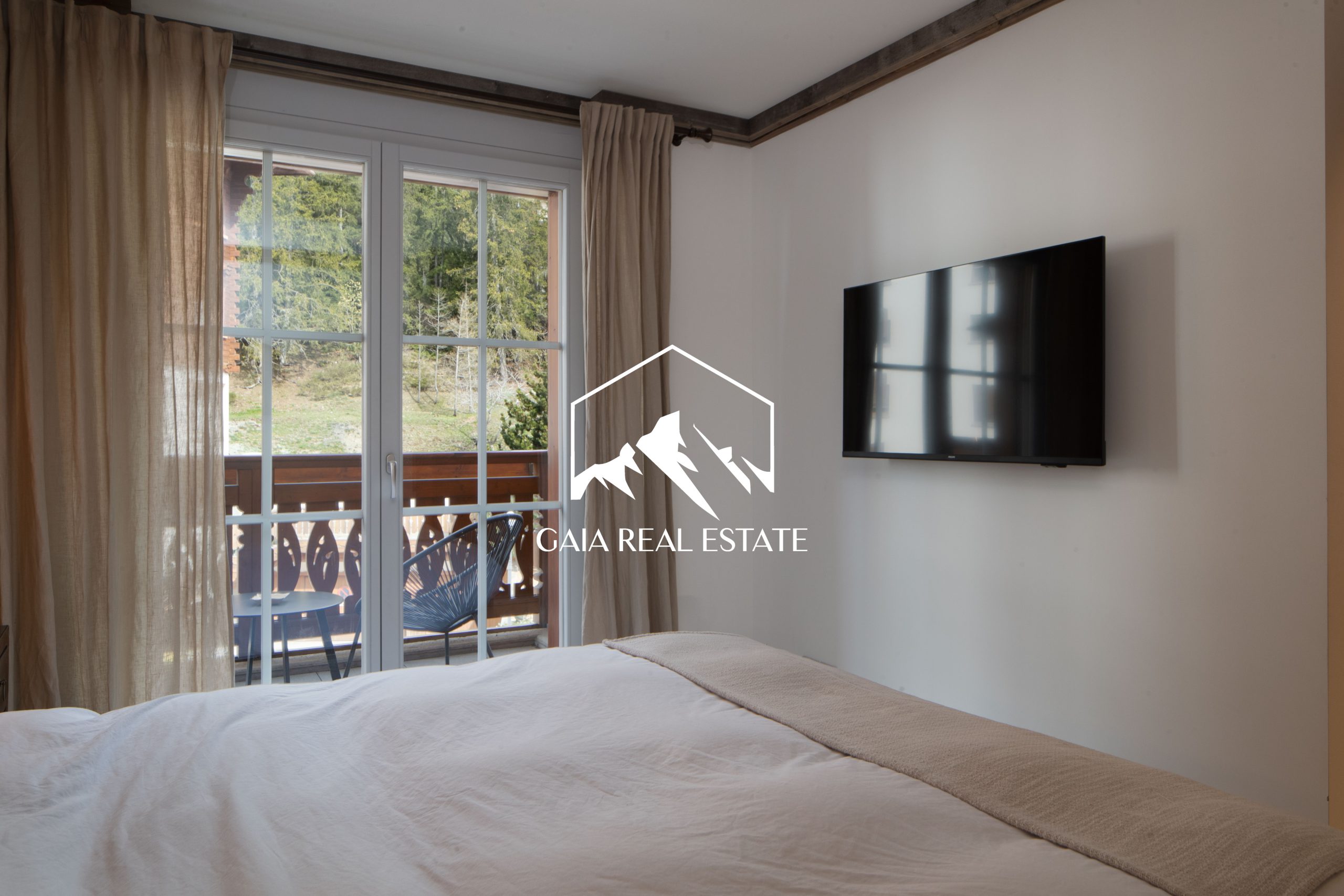 Schlafzimmer mit Balkonblick