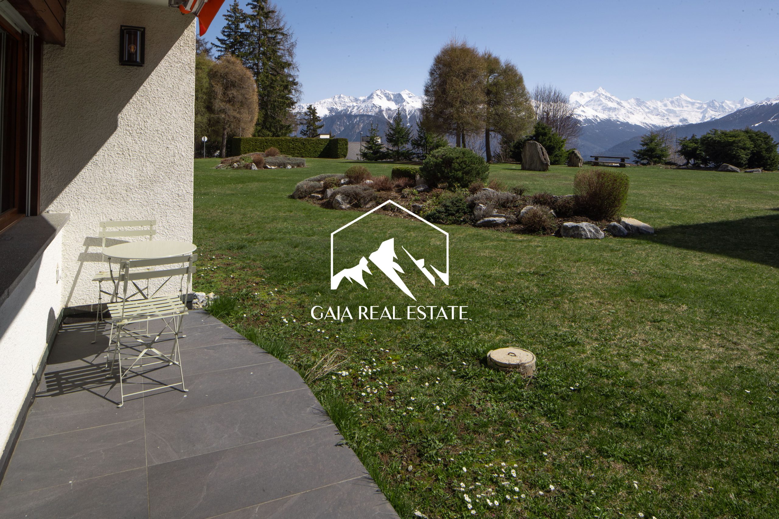 Terrasse mit Alpenblick