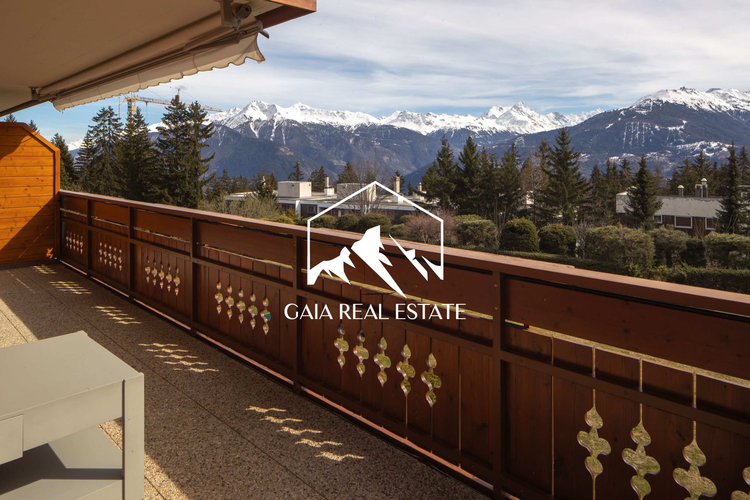 Balkon mit Bergblick