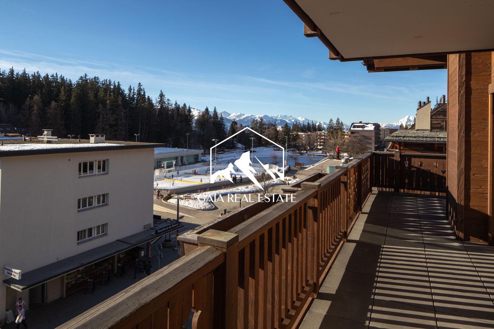 Balkon mit Bergblick