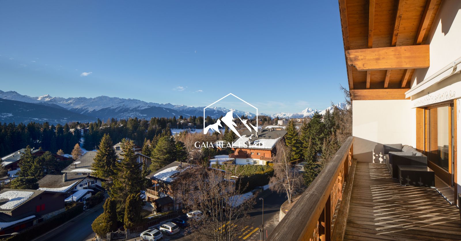 Balkon mit Alpenblick