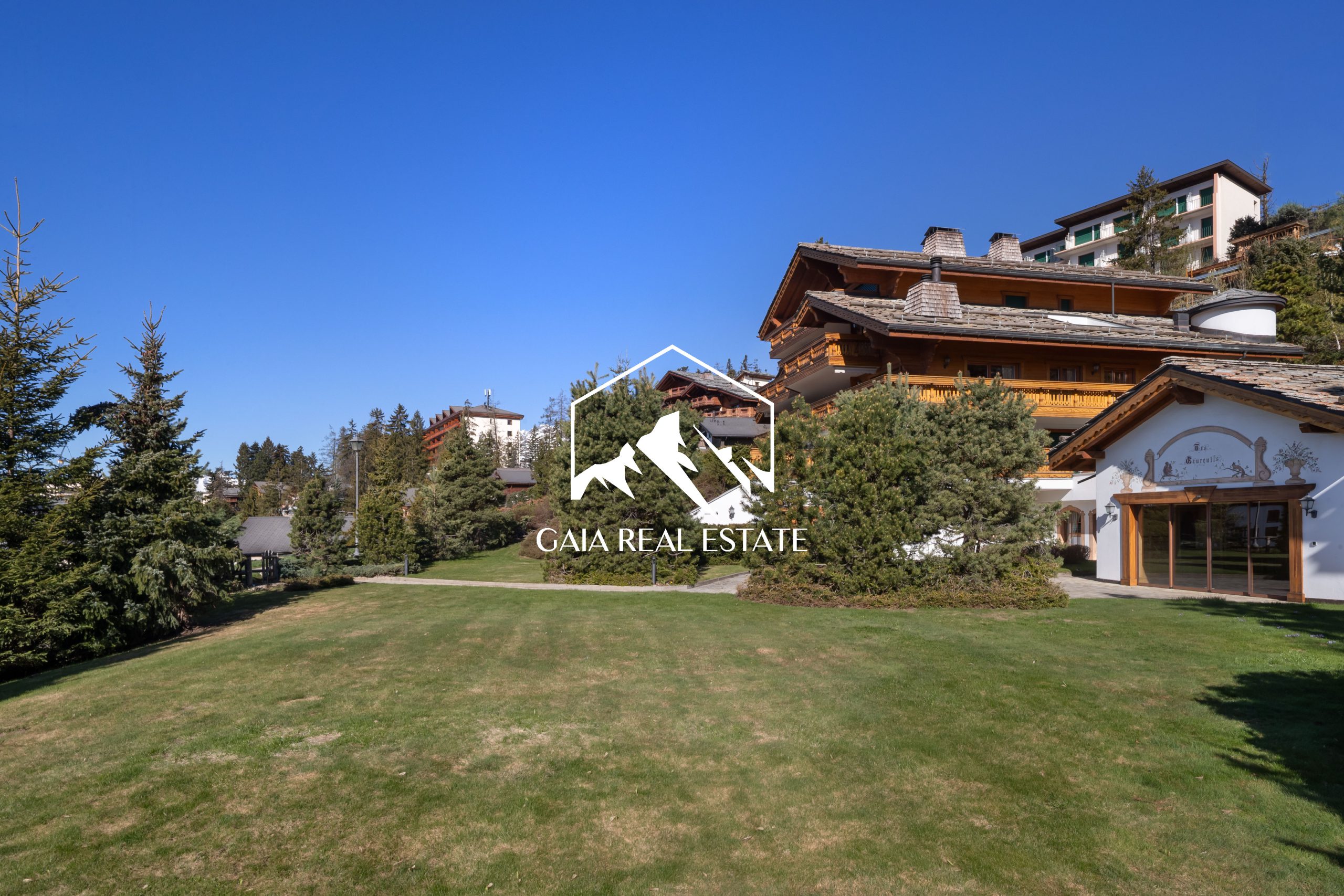 Alpenresort mit Chalet und Garten