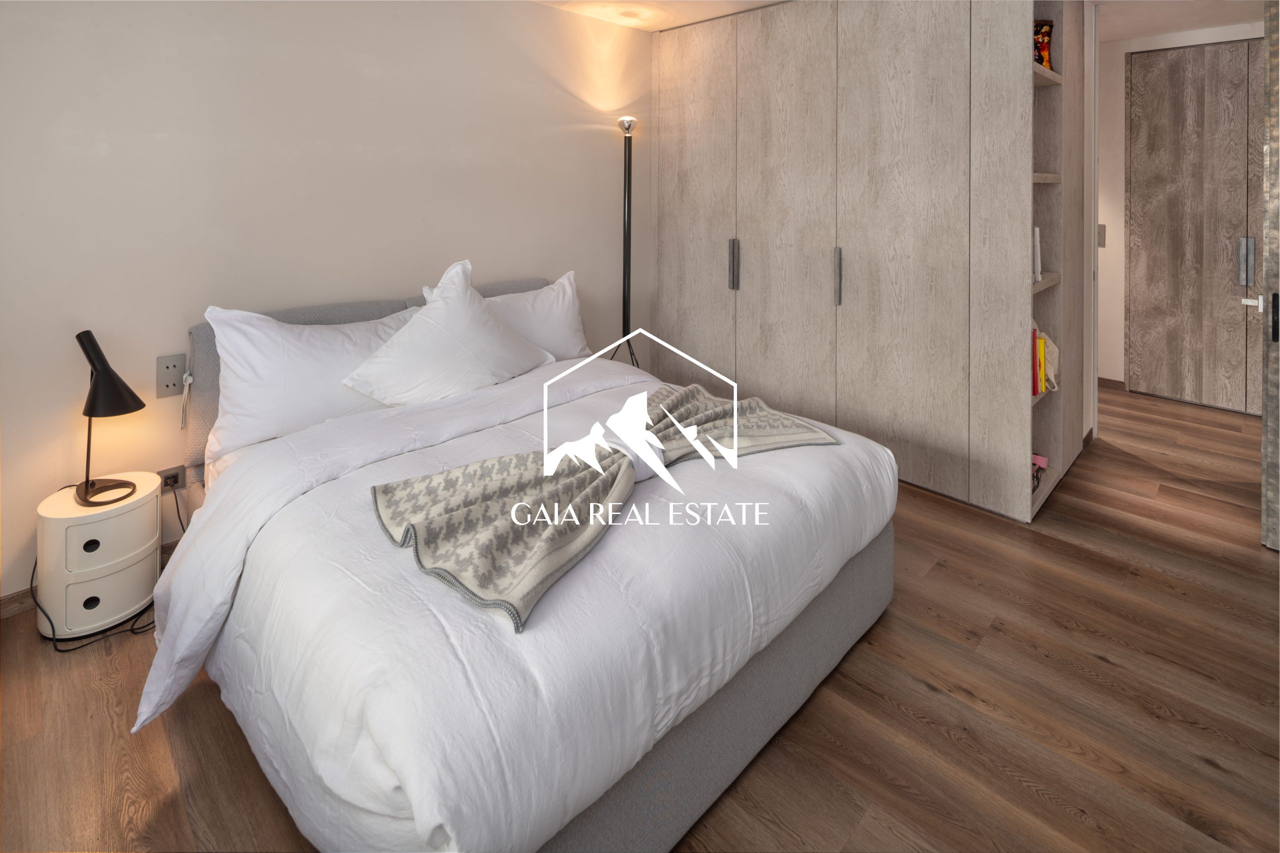 Modernes Schlafzimmer mit Einbauschrank