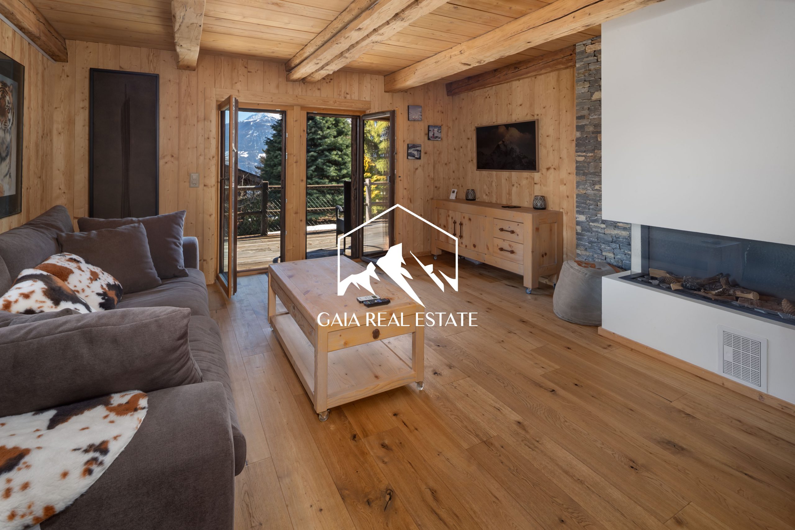 Gemütliches alpines Wohnzimmer mit Holzausstattung