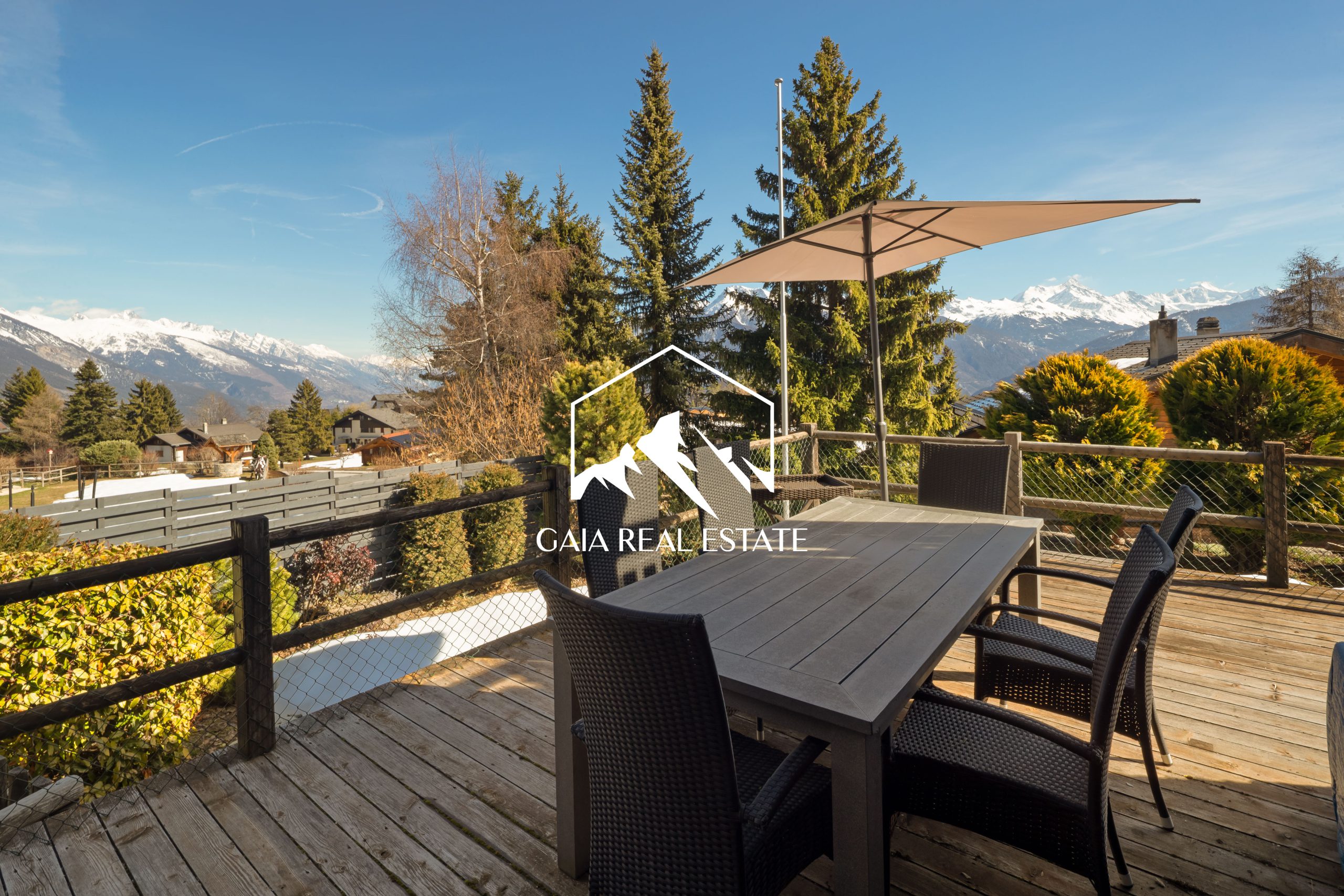 Terrasse mit Bergblick