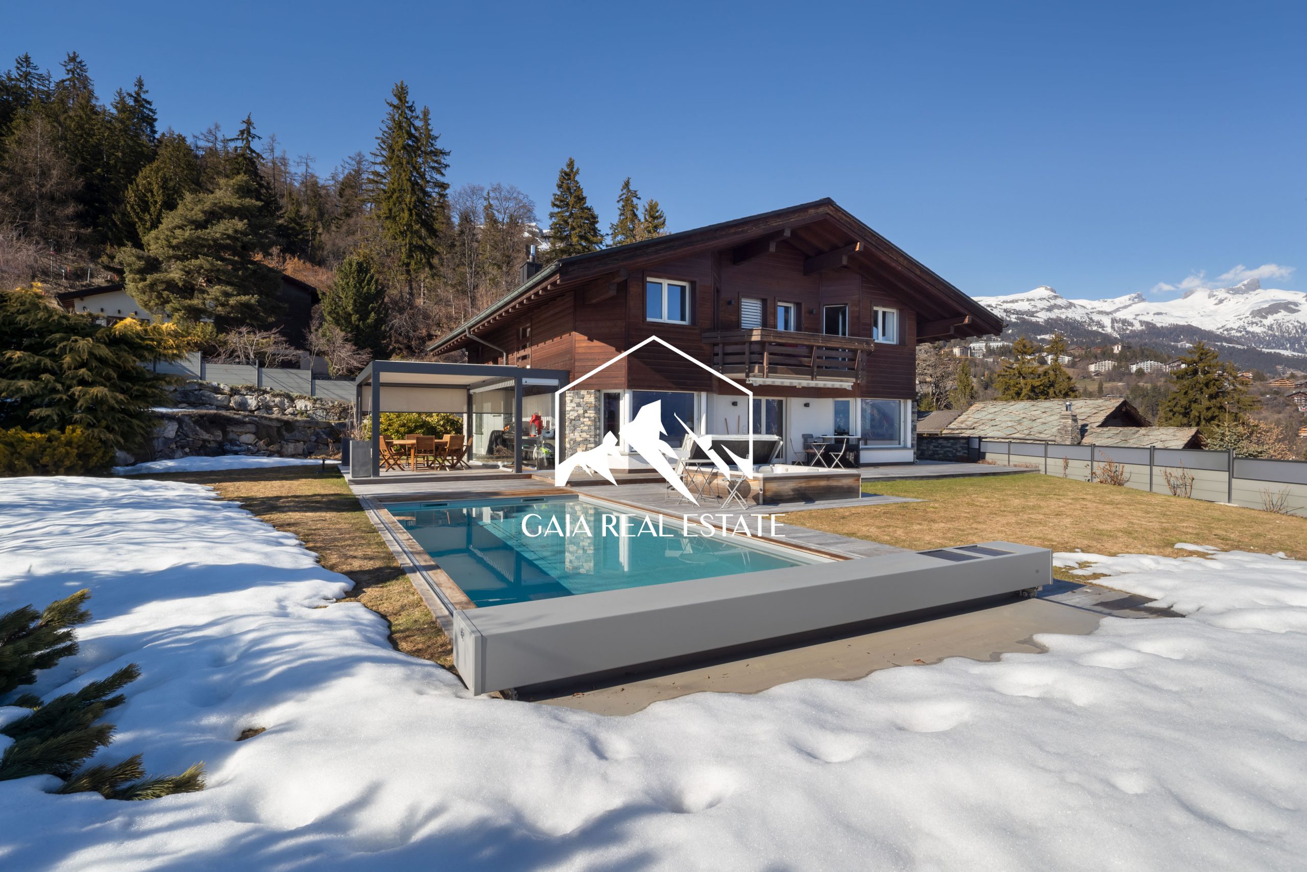 Alpenchalet mit Pool und Garten