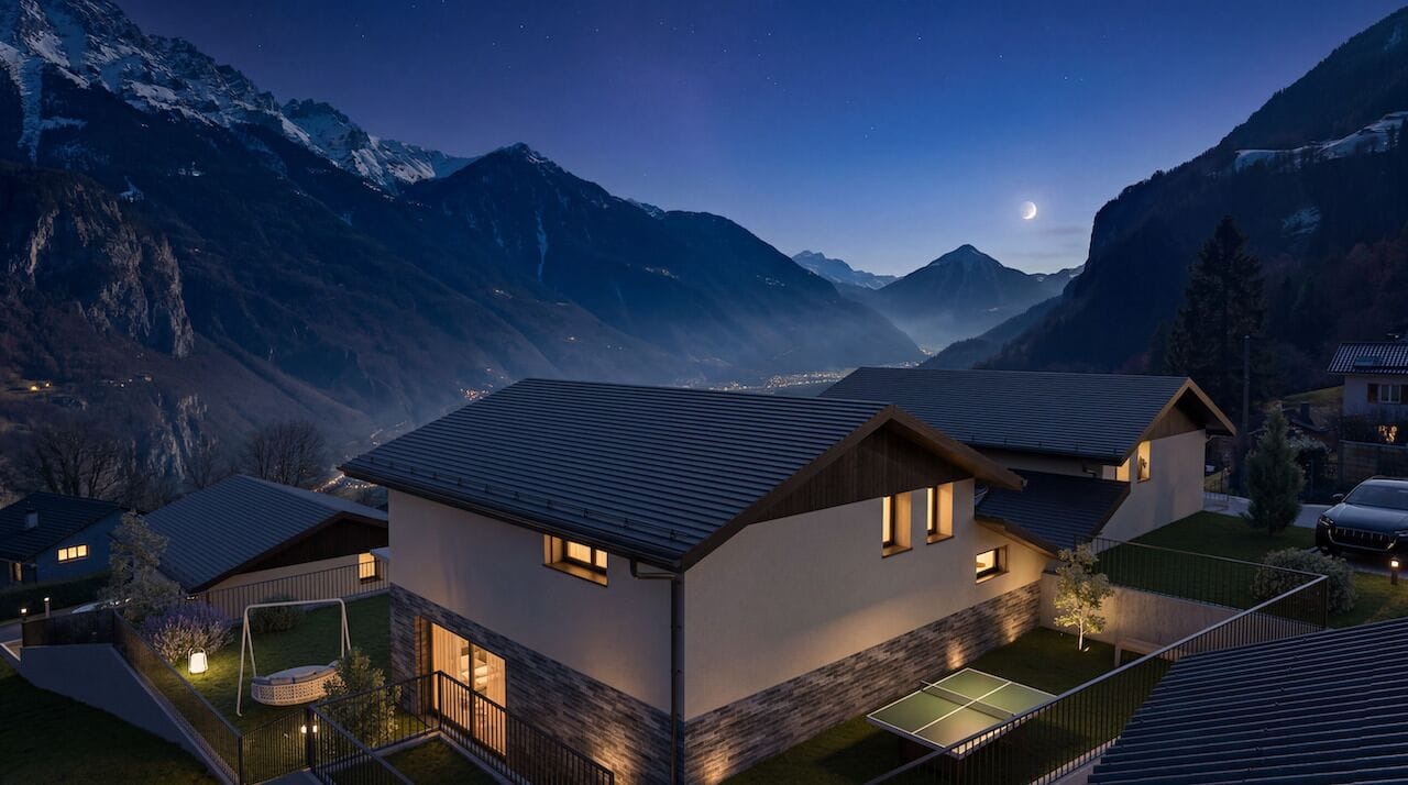 Berghäuser bei Nacht mit Alpenpanorama