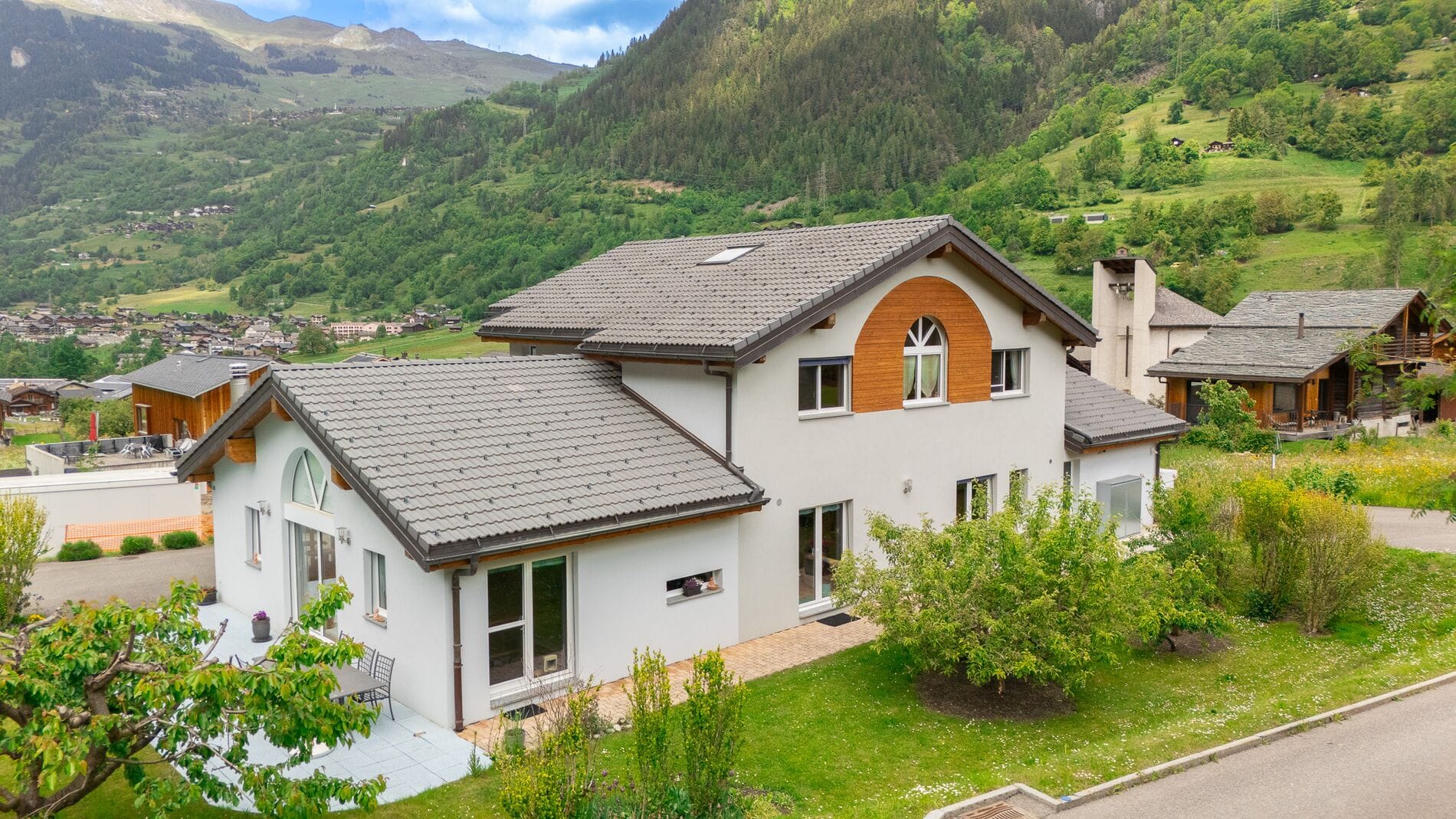 Alpenhaus mit großem Garten