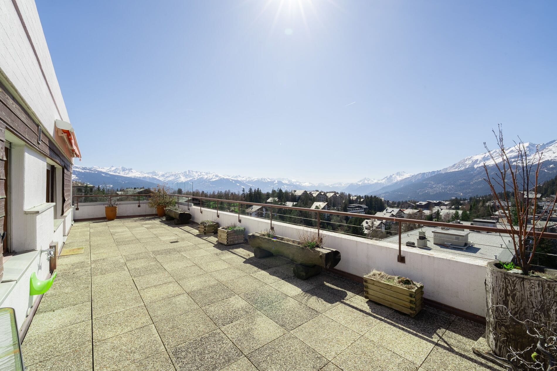 Große Dachterrasse mit Bergpanorama