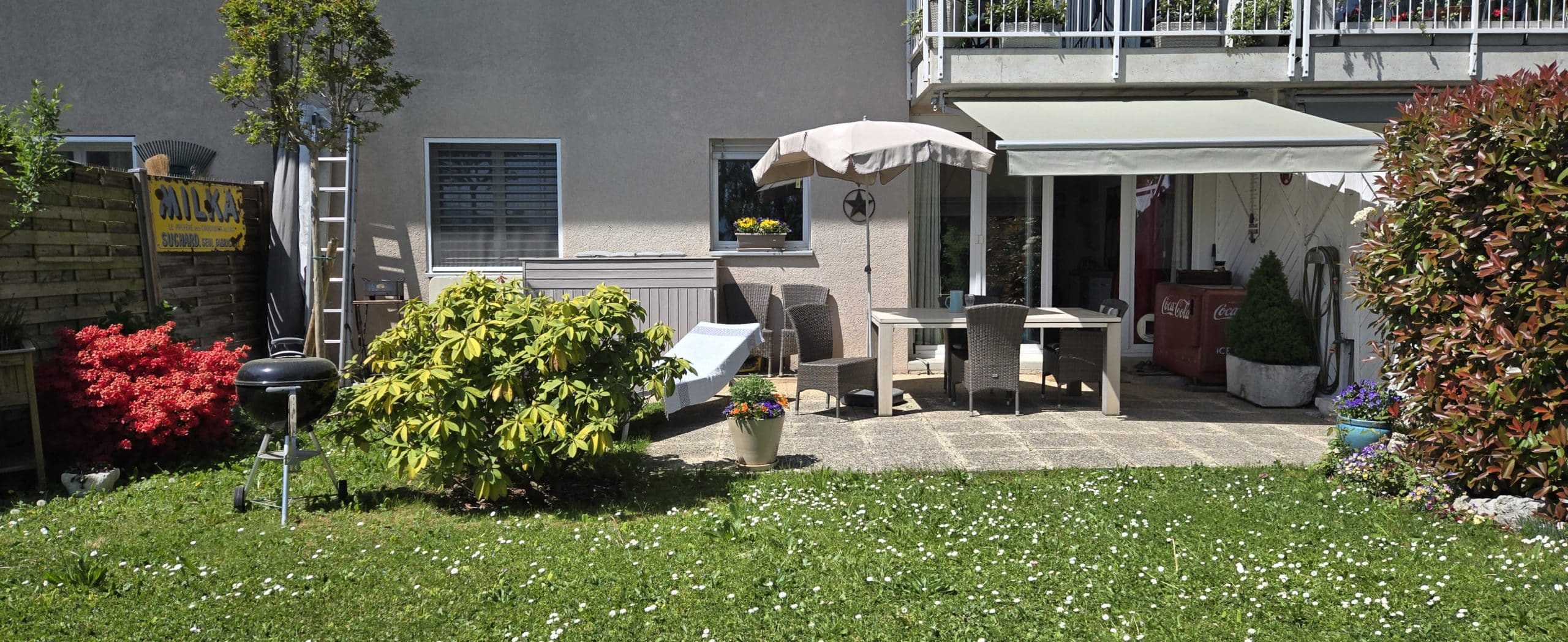 Terrasse und Garten mit Sitzbereich