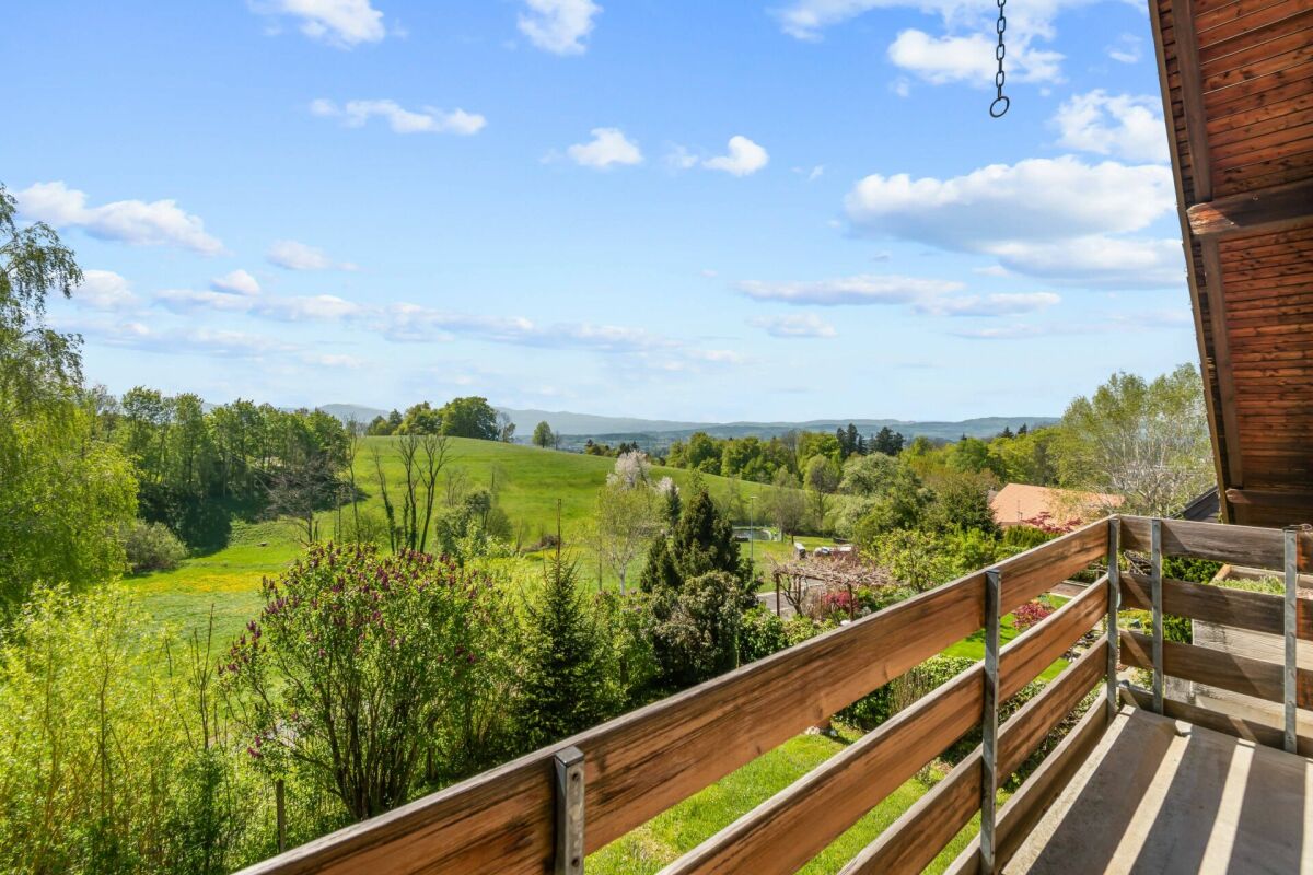 Balkon mit weitem Landschaftsblick