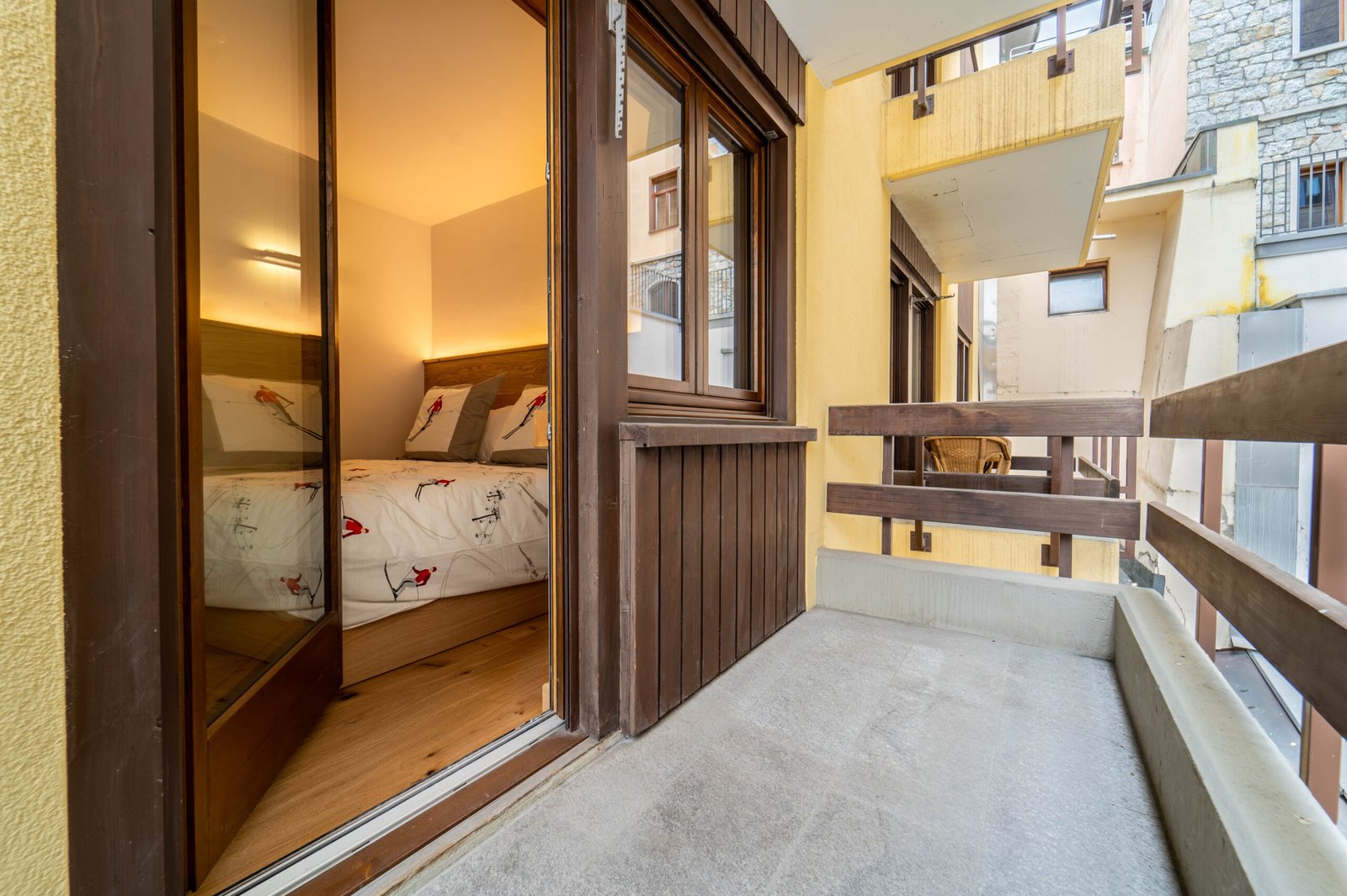 Balkon mit Blick in den Innenhof