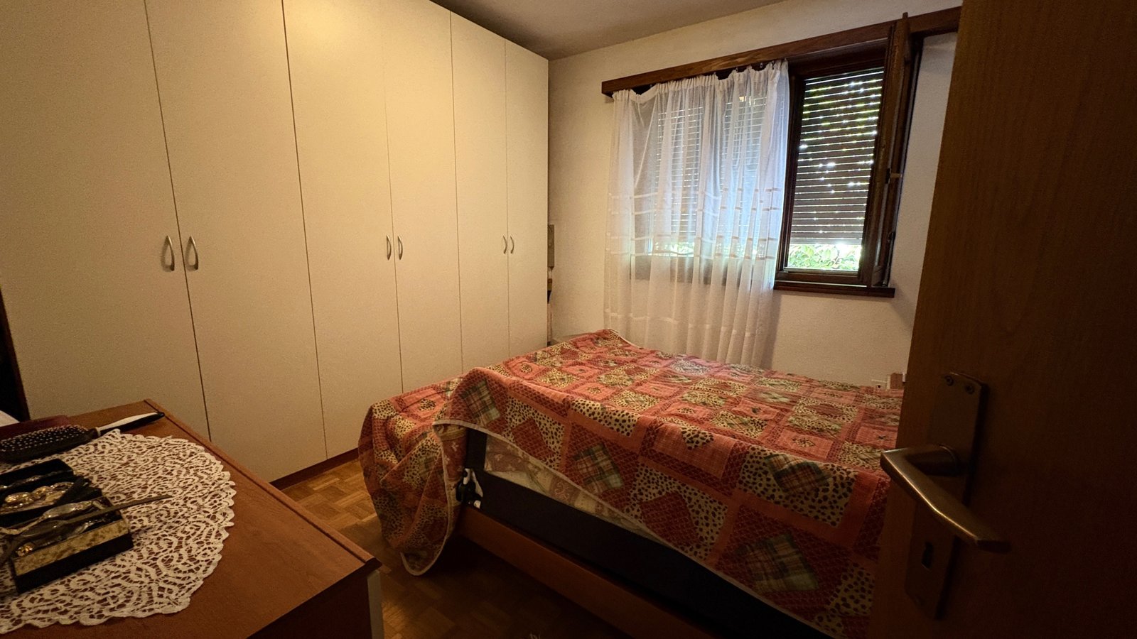 Schlafzimmer mit Einbauschrank