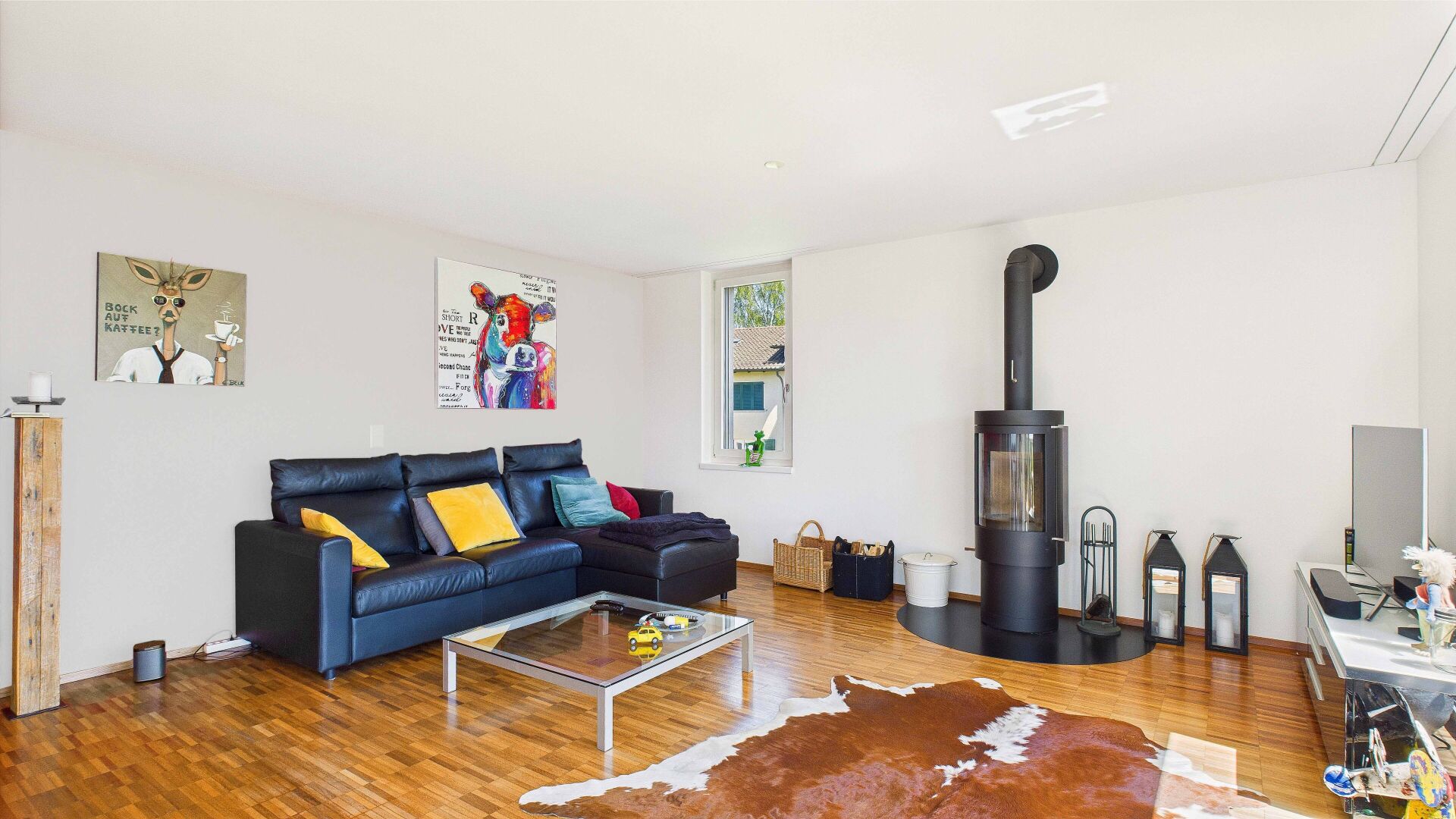 Modernes Wohnzimmer mit Kaminofen