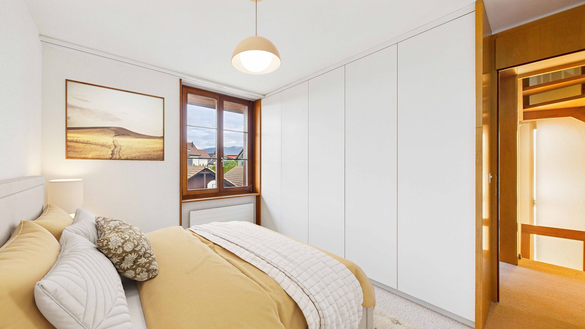Helles Schlafzimmer mit Einbauschrank